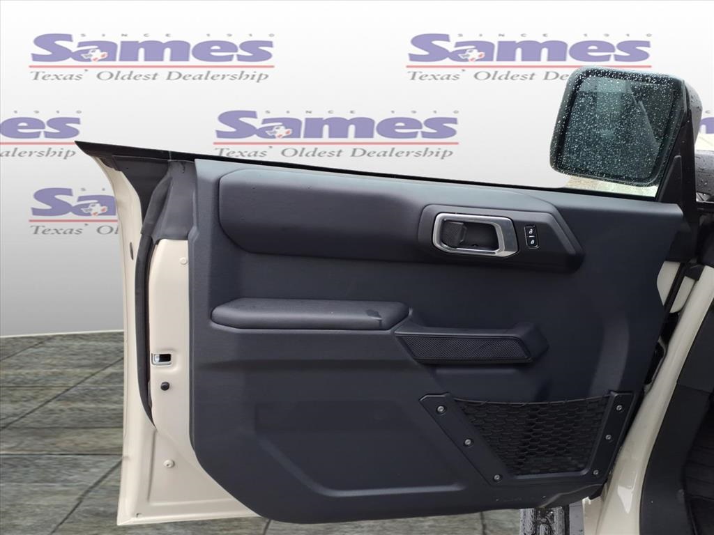 2025 Ford Bronco Outer Banks Image 15 of 16