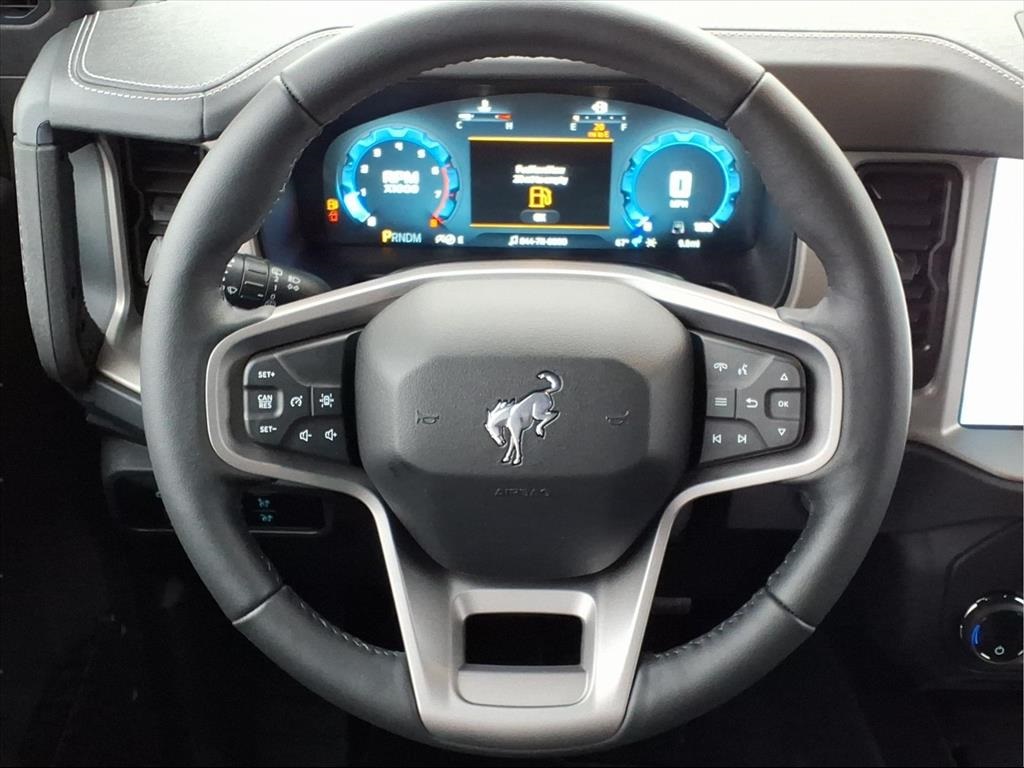 2025 Ford Bronco Outer Banks Image 11 of 16