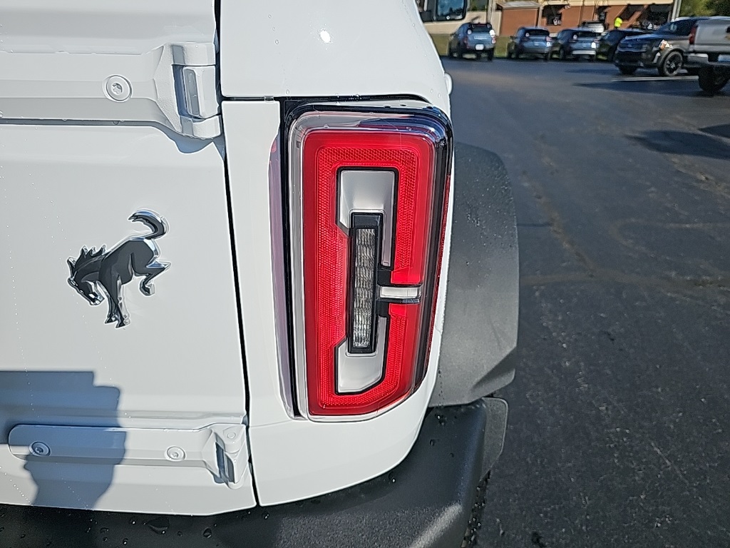 2025 Ford Bronco Outer Banks Image 16 of 21