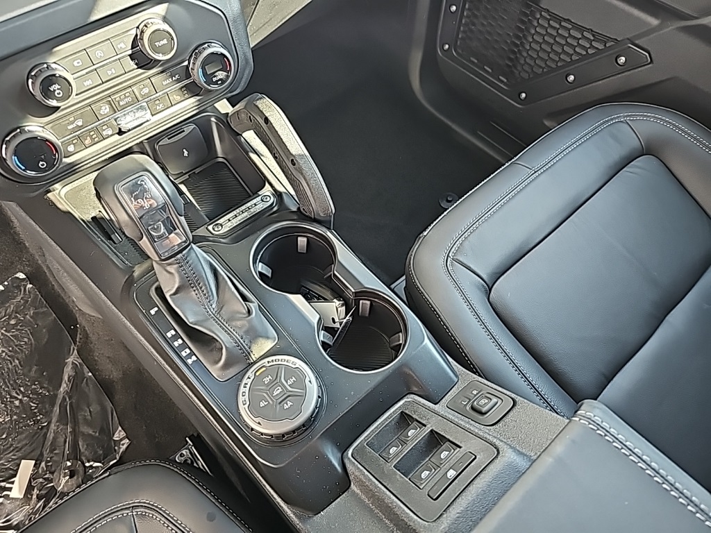 2025 Ford Bronco Outer Banks Image 14 of 21