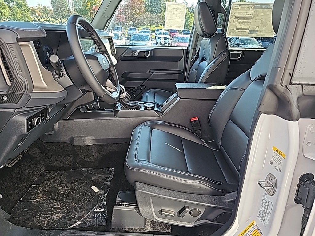 2025 Ford Bronco Outer Banks Image 7 of 21