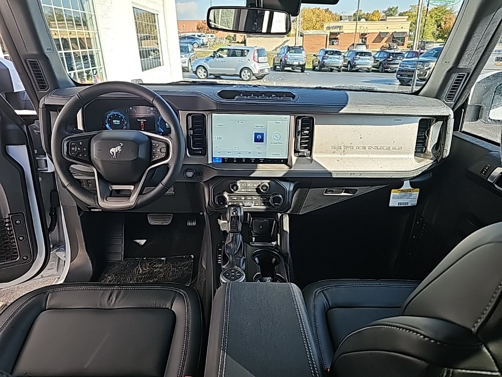 2025 Ford Bronco Outer Banks Image 9 of 21