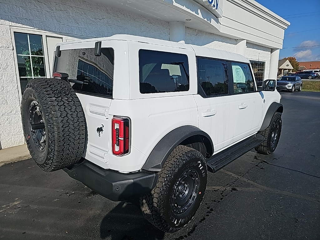 2025 Ford Bronco Outer Banks Image 4 of 21