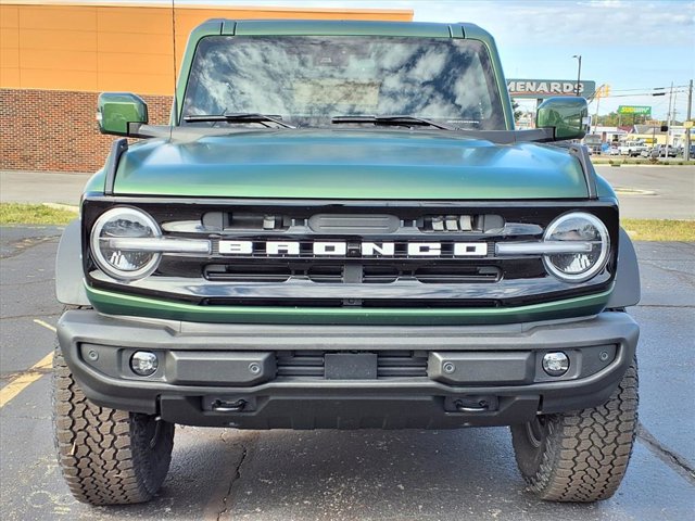 2025 Ford Bronco Outer Banks Image 2 of 23