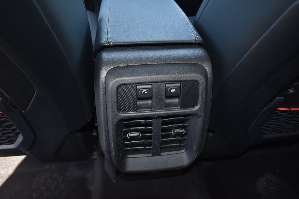 Vehicle image 15 of 27
