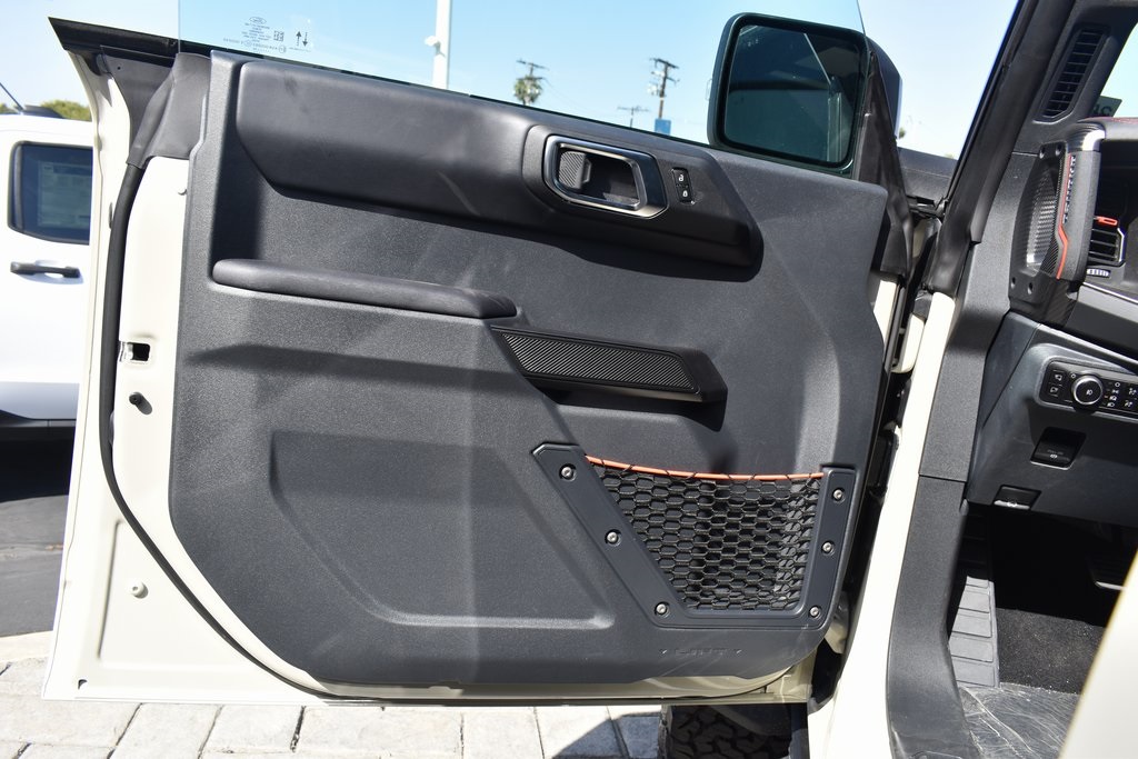 Vehicle image 18 of 27