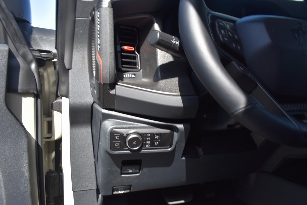 Vehicle image 21 of 27