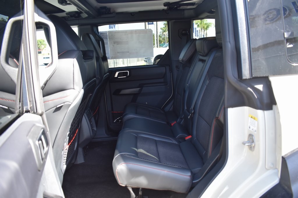 Vehicle image 14 of 27