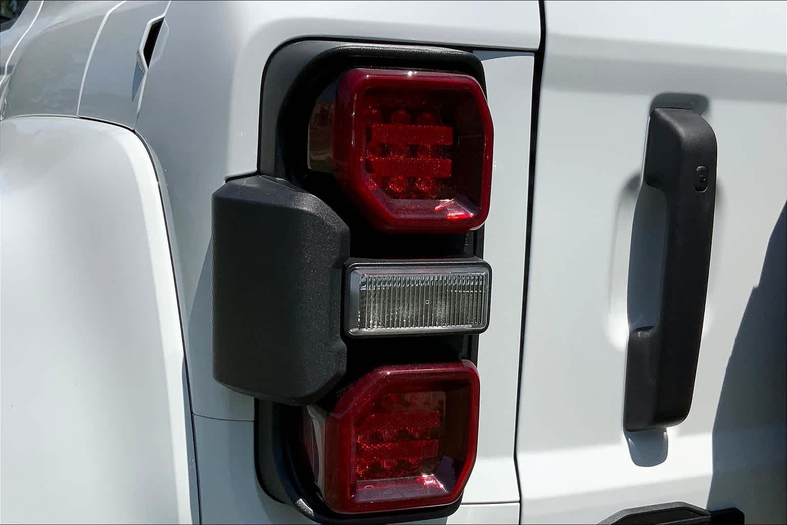 Vehicle image 14 of 17