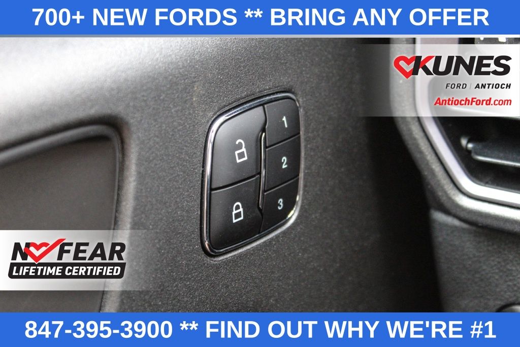 Vehicle image 35 of 48