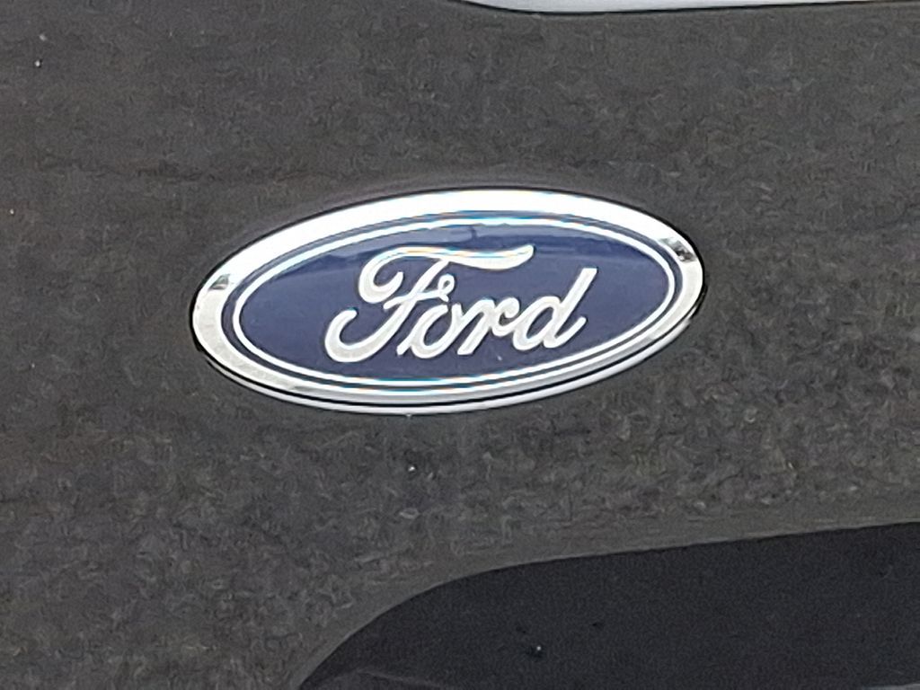 Vehicle image 9 of 14