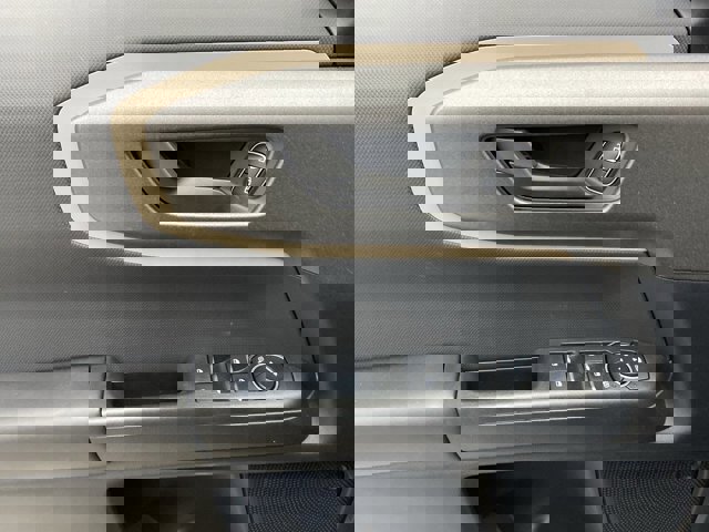 Vehicle image 11 of 24
