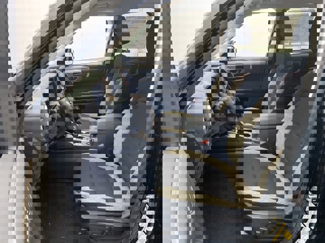 Vehicle image 13 of 24