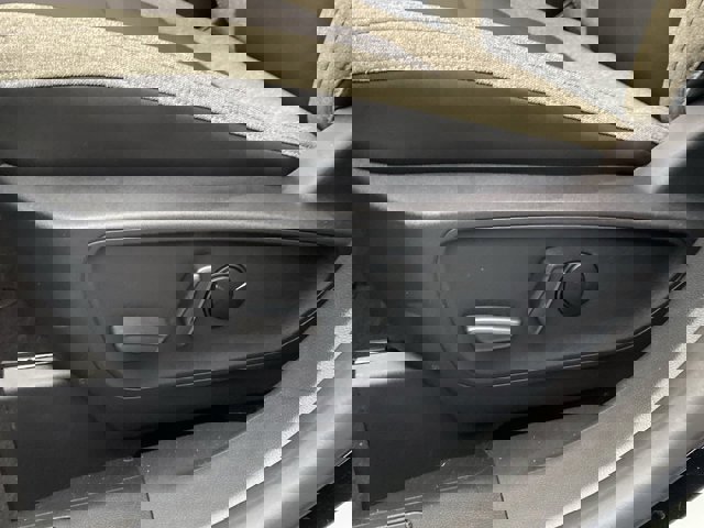 Vehicle image 12 of 24
