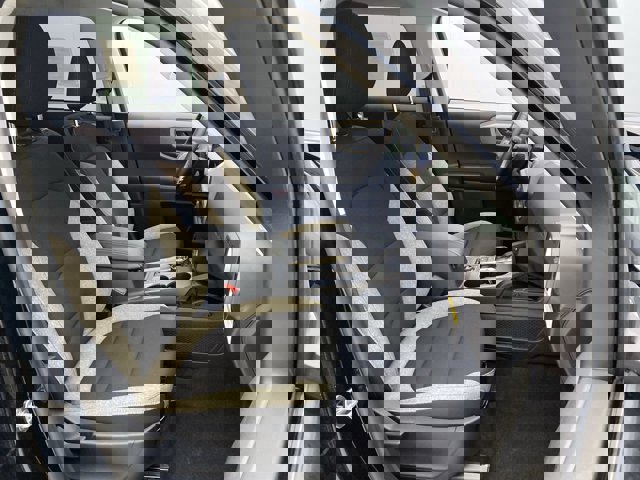 Vehicle image 21 of 24