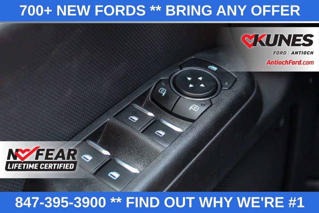 Vehicle image 27 of 45
