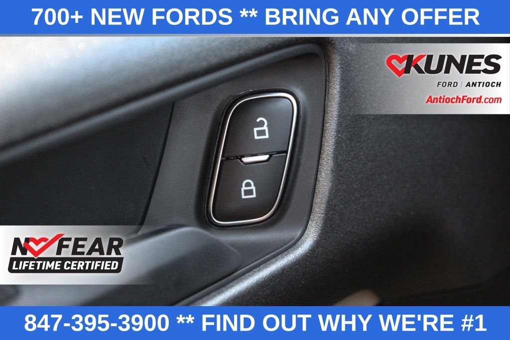 Vehicle image 28 of 45