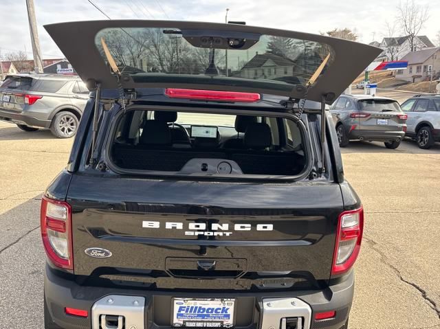 Vehicle image 11 of 28