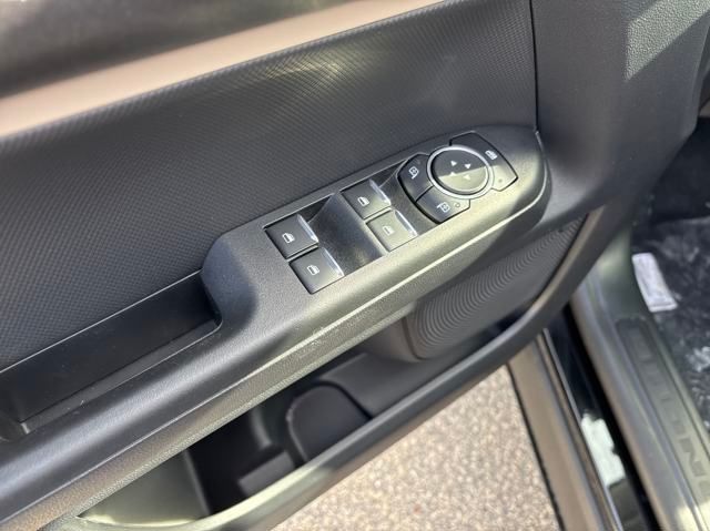 Vehicle image 20 of 28