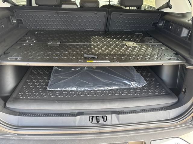 Vehicle image 13 of 28