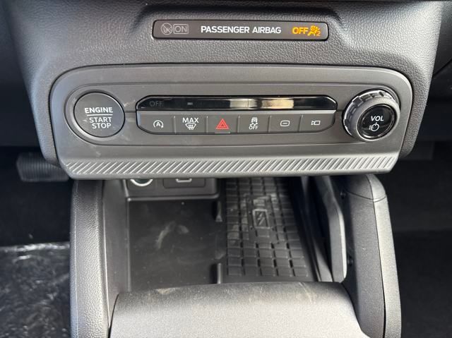 Vehicle image 25 of 28