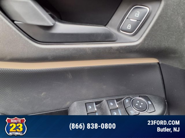 Vehicle image 13 of 19