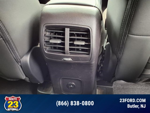 Vehicle image 18 of 19