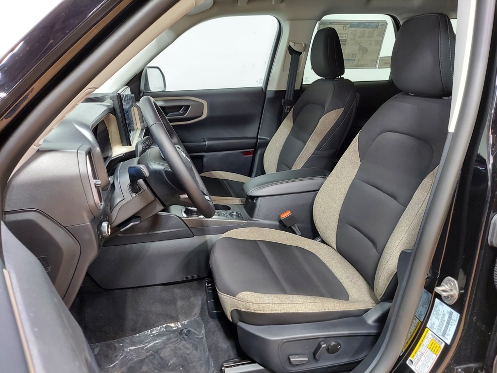 Vehicle image 10 of 33