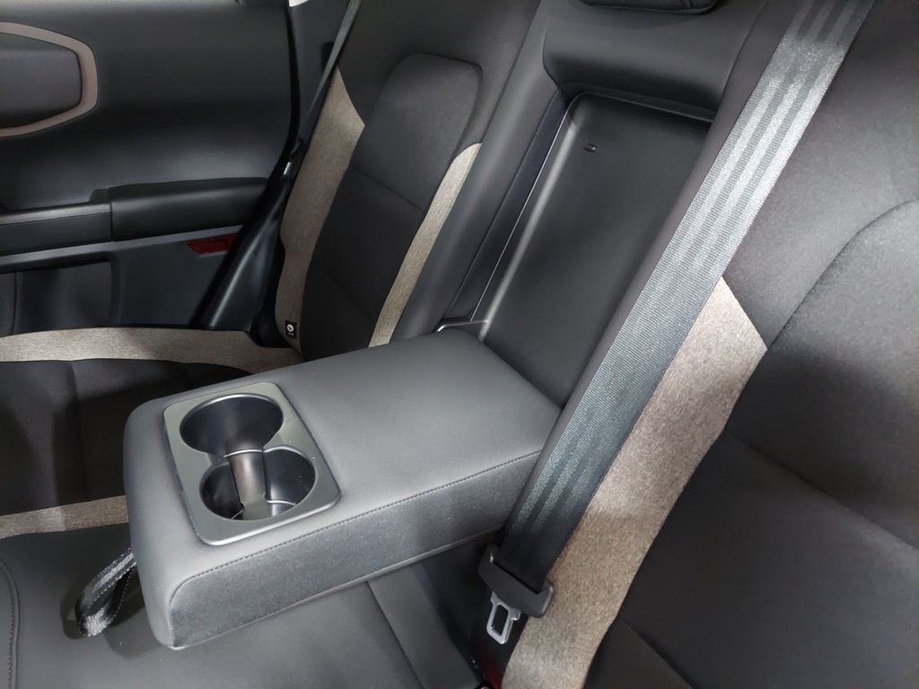 Vehicle image 27 of 33