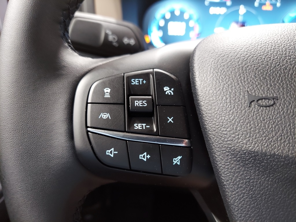 Vehicle image 21 of 33