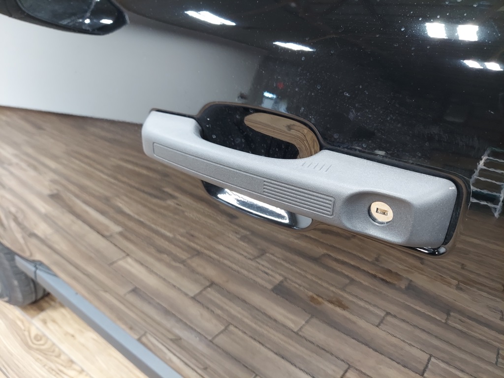 Vehicle image 26 of 33