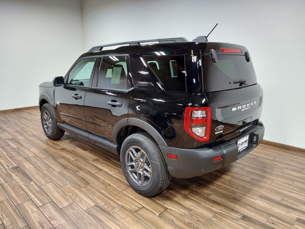 Vehicle image 4 of 33