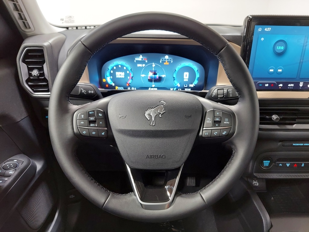 Vehicle image 23 of 33