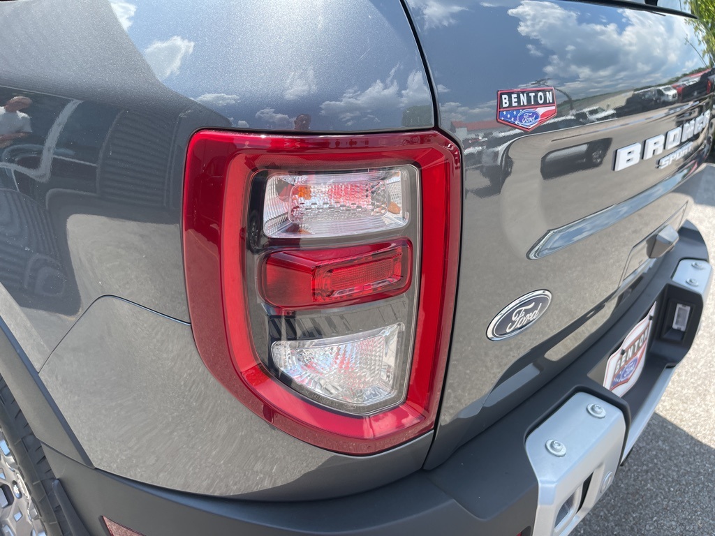 Vehicle image 36 of 40