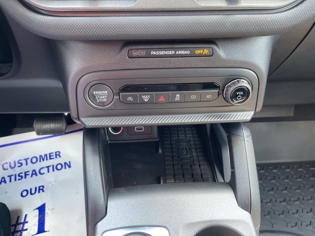 Vehicle image 23 of 40