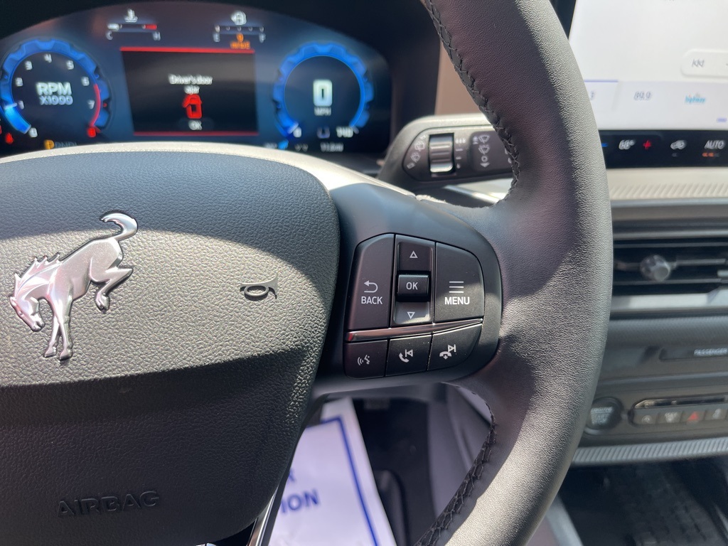 Vehicle image 19 of 40