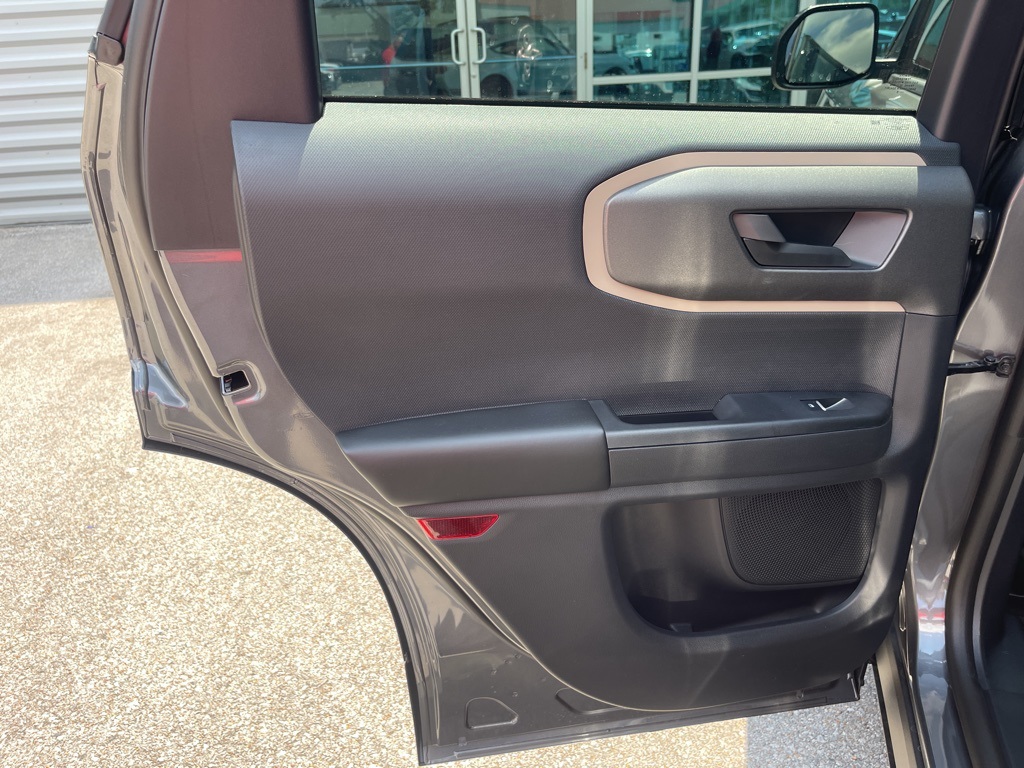 Vehicle image 27 of 40