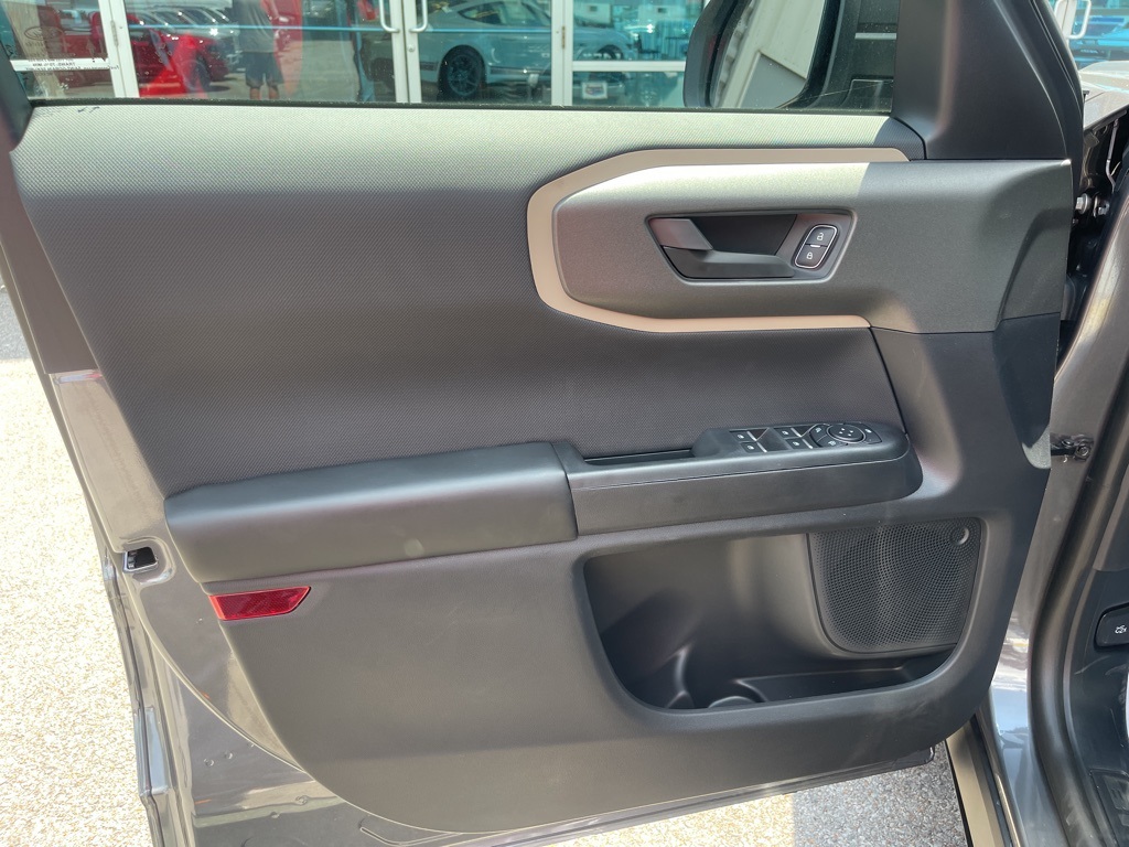 Vehicle image 25 of 40