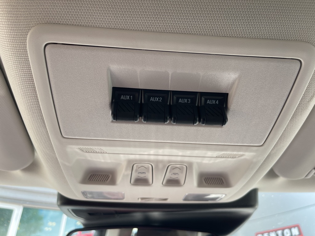 Vehicle image 39 of 40