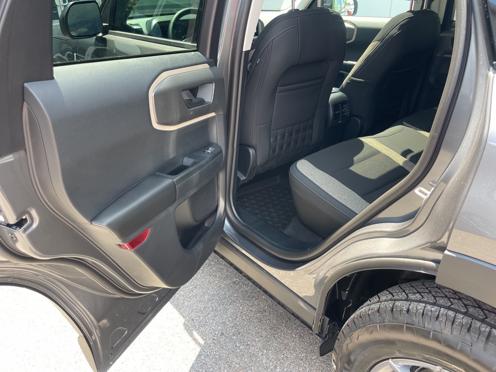 Vehicle image 16 of 40