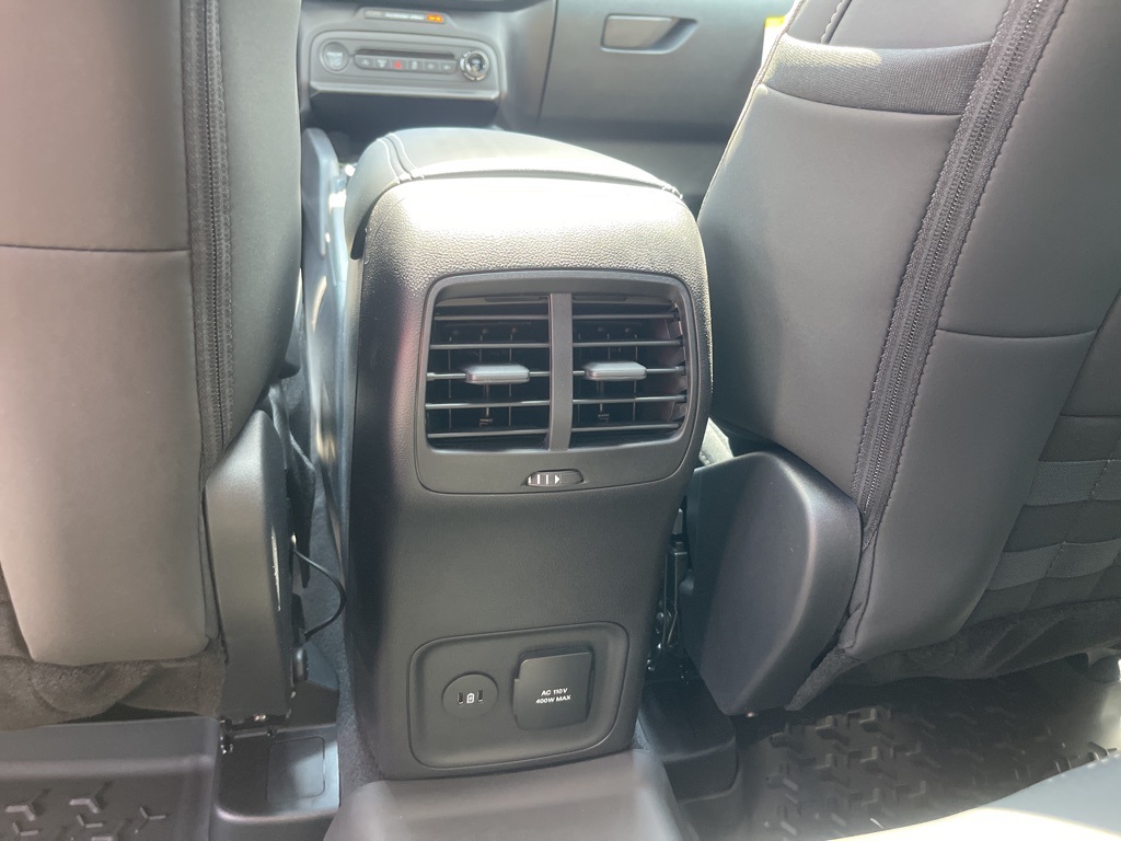 Vehicle image 28 of 40