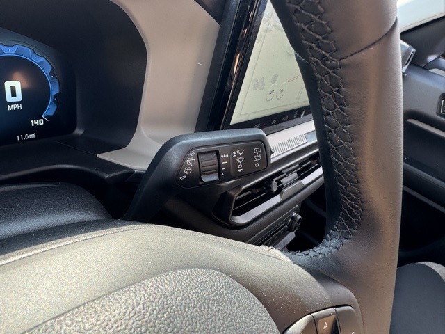 Vehicle image 23 of 34