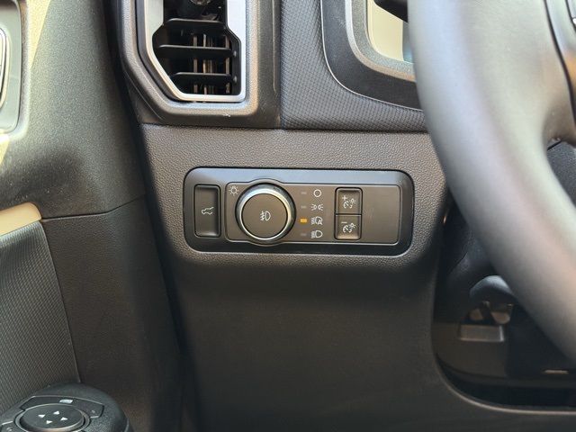 Vehicle image 24 of 34