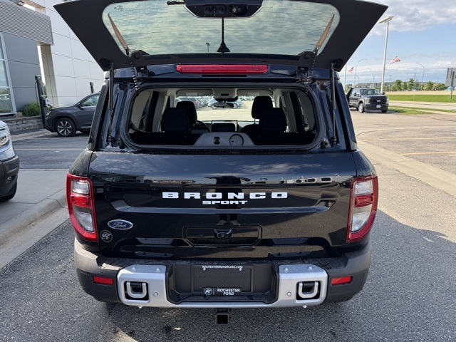 Vehicle image 21 of 34