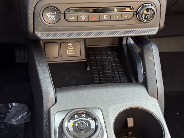 Vehicle image 17 of 34
