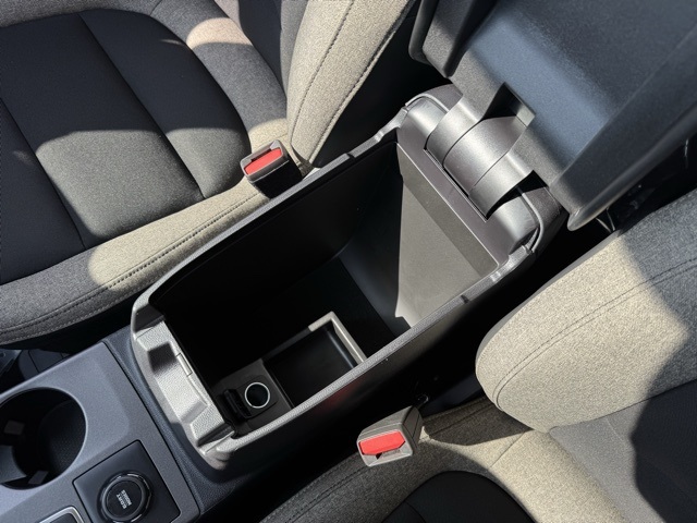 Vehicle image 18 of 34