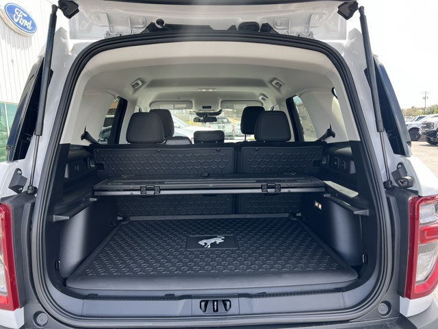 Vehicle image 7 of 32