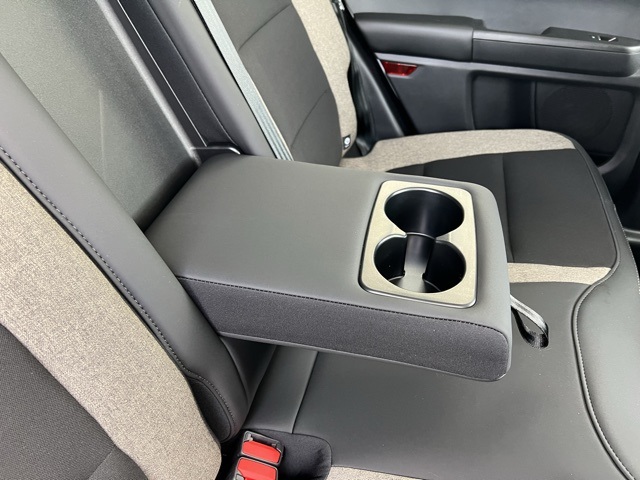 Vehicle image 17 of 32