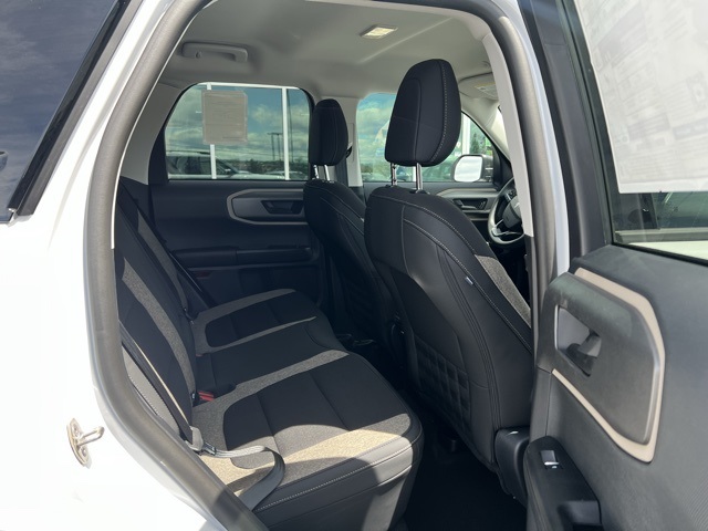 Vehicle image 16 of 32