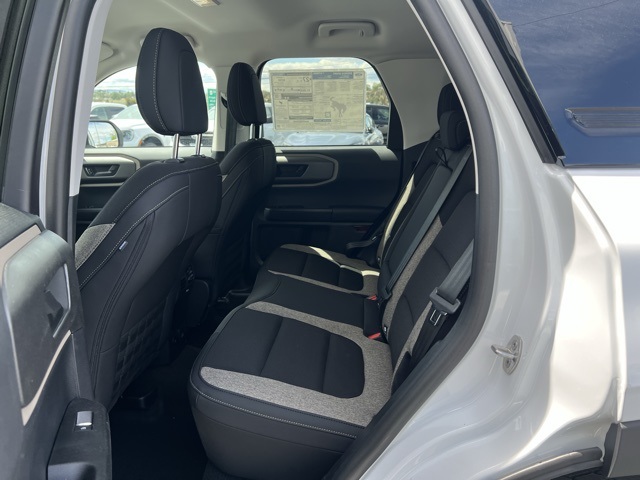Vehicle image 13 of 32